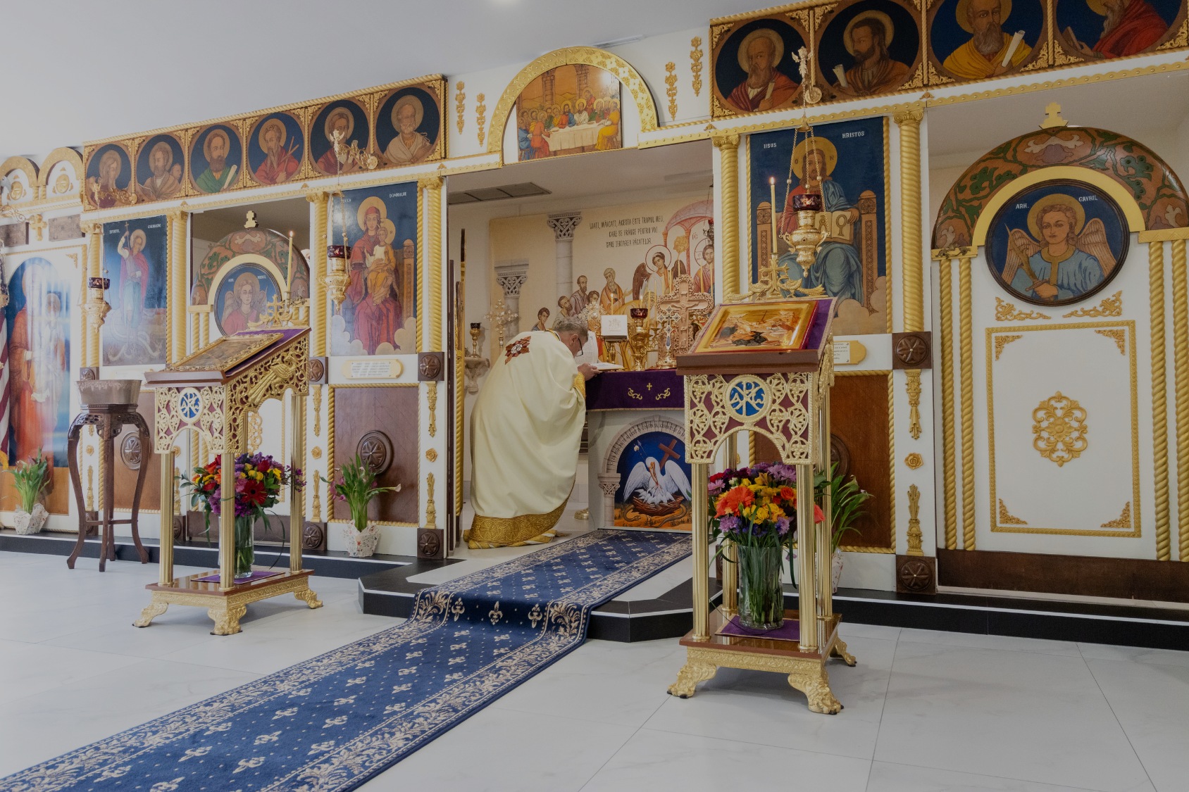 Interiorul bisericii - iconostas